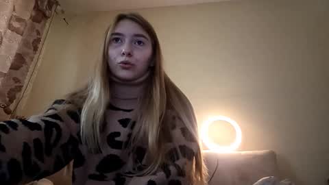 Hi My name is Elina Im 18 years old. online show from 15, 9, 2025