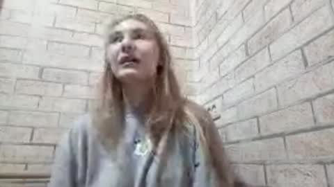 Hi My name is Elina Im 18 years old. online show from 22, 9, 2025