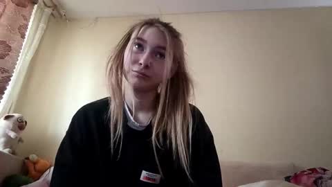 Hi My name is Elina Im 18 years old. online show from 1, 10, 2025