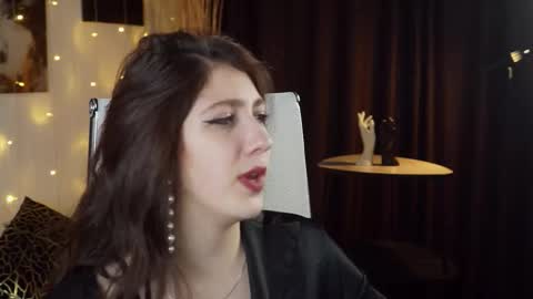 Mary Miller online show from 15, 12, 2025