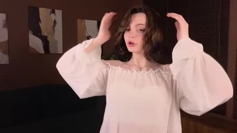 Snapshot of marymoreau chatting on 12, 11, 2025 Mary online show from 12, 11, 2025