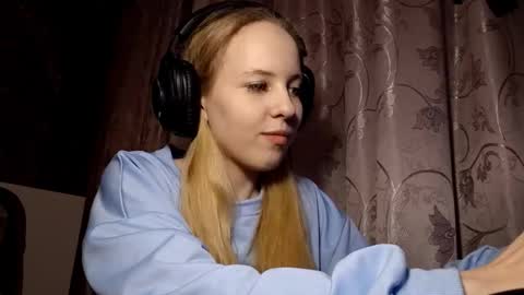 Snapshot of maryrosesiegle chatting on 27, 11, 2025 Alisa online show from 27, 11, 2025