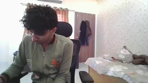 Mask Boy online show from 15, 12, 2025