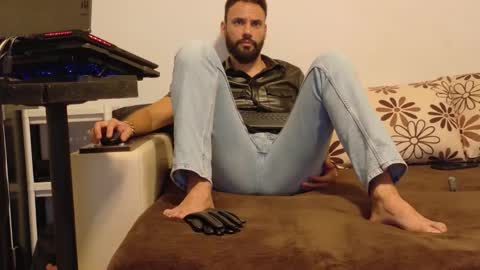 Snapshot of master_roberto333 chatting on 31, 10, 2025 SIR online show from 31, 10, 2025