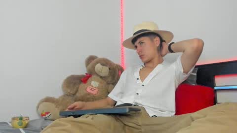 Snapshot of mateo_escobar chatting on 17, 10, 2025 mateo_escobar online show from 17, 10, 2025