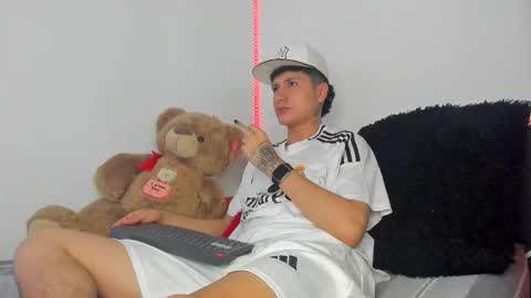 Snapshot of mateo_escobar chatting on 18, 10, 2025 mateo_escobar online show from 18, 10, 2025