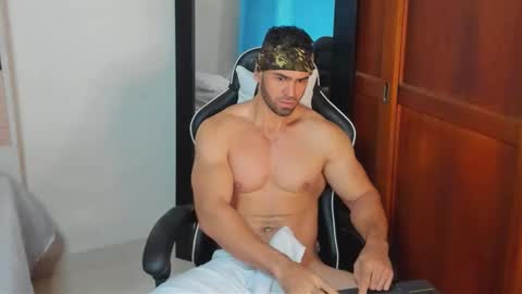 Snapshot of mathews_smith chatting on 8, 10, 2025 mathews_smith online show from 8, 10, 2025