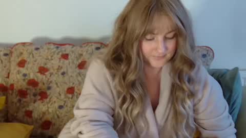 Snapshot of mathilde_solveig chatting on 15, 12, 2024 mathilde_solveig online show from 15, 12, 2024