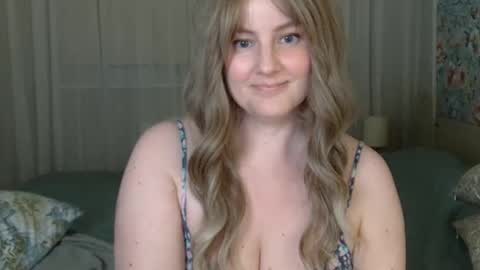 Snapshot of mathilde_solveig chatting on 30, 12, 2024 mathilde_solveig online show from 30, 12, 2024