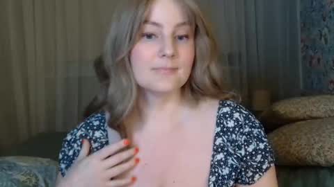 Snapshot of mathilde_solveig chatting on 31, 12, 2024 mathilde_solveig online show from 31, 12, 2024