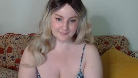 Snapshot of mathilde_solveig chatting on 25, 1, 2025 mathilde_solveig online show from 25, 1, 2025