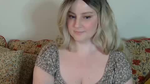 Snapshot of mathilde_solveig chatting on 8, 2, 2025 mathilde_solveig online show from 8, 2, 2025