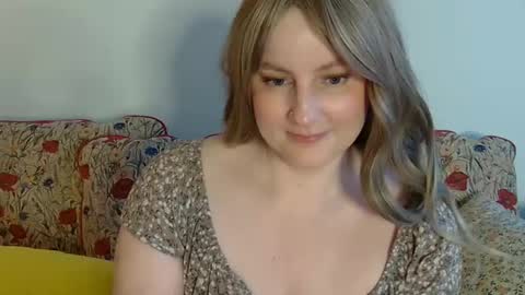 Snapshot of mathilde_solveig chatting on 17, 2, 2025 mathilde_solveig online show from 17, 2, 2025