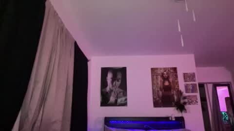 Snapshot of matrixprincess chatting on 14, 11, 2025 MOLLY MILLS online show from 14, 11, 2025