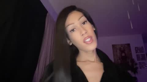 Snapshot of matrixprincess chatting on 23, 11, 2025 MOLLY MILLS online show from 23, 11, 2025