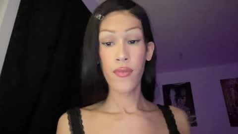 Snapshot of matrixprincess chatting on 24, 11, 2025 MOLLY MILLS online show from 24, 11, 2025