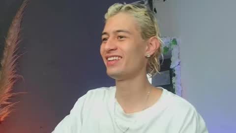 Snapshot of mattias_dantee chatting on 8, 10, 2025 mattias online show from 8, 10, 2025