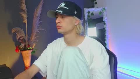 Snapshot of mattias_dantee chatting on 9, 10, 2025 mattias online show from 9, 10, 2025