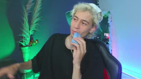 Snapshot of mattias_dantee chatting on 10, 10, 2025 mattias online show from 10, 10, 2025