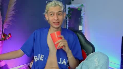 Snapshot of mattias_dantee chatting on 12, 10, 2025 mattias online show from 12, 10, 2025