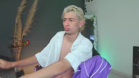 Snapshot of mattias_dantee chatting on 13, 10, 2025 mattias online show from 13, 10, 2025