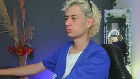 Snapshot of mattias_dantee chatting on 18, 10, 2025 mattias online show from 18, 10, 2025