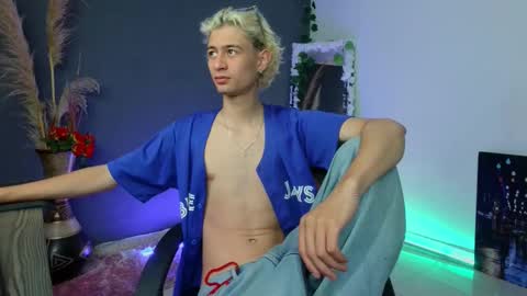 Snapshot of mattias_dantee chatting on 18, 10, 2025 mattias online show from 18, 10, 2025