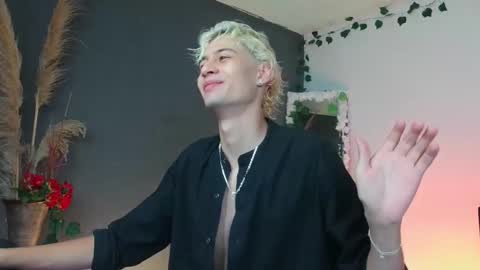 Snapshot of mattias_dantee chatting on 19, 10, 2025 mattias online show from 19, 10, 2025