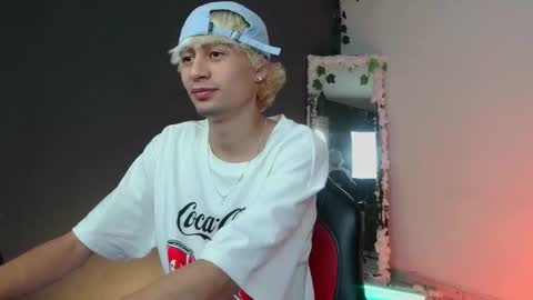 Snapshot of mattias_dantee chatting on 23, 10, 2025 mattias online show from 23, 10, 2025