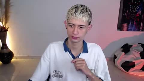 Snapshot of mattias_dantee chatting on 30, 11, 2025 mattias online show from 30, 11, 2025