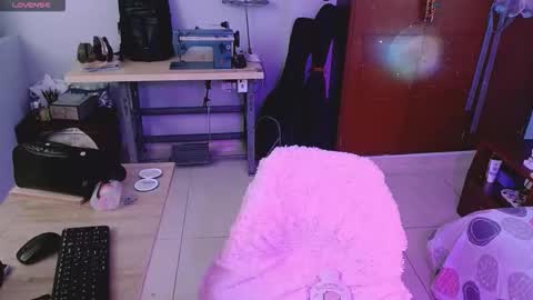 mattilda_18 online show from 18, 11, 2025