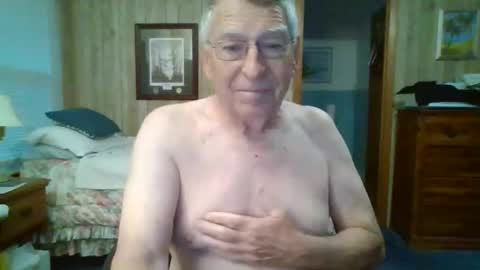 Snapshot of maturecouple1954 chatting on 31, 3, 2026 SXECPL55 at G mail Dot Com online show from 31, 3, 2026