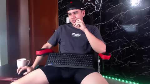 Snapshot of maty_hard chatting on 8, 2, 2025 Matias online show from 8, 2, 2025