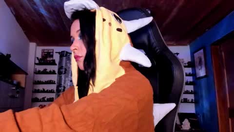 Hilary online show from 3, 11, 2025