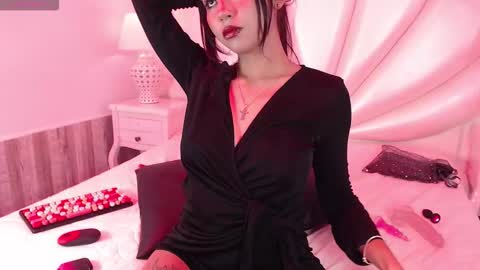 mavismanson  online show from 2, 10, 2025