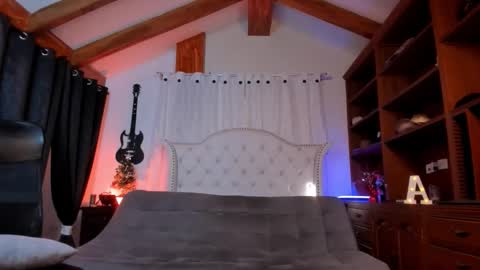 Snapshot of max_dic1 chatting on 3, 12, 2025 max D. online show from 3, 12, 2025