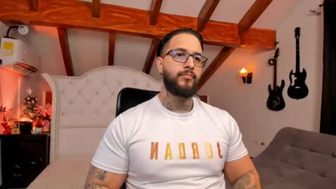 Snapshot of max_dic1 chatting on 14, 12, 2025 max D. online show from 14, 12, 2025