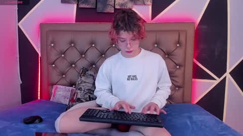 Max lover1 online show from 8, 1, 2025