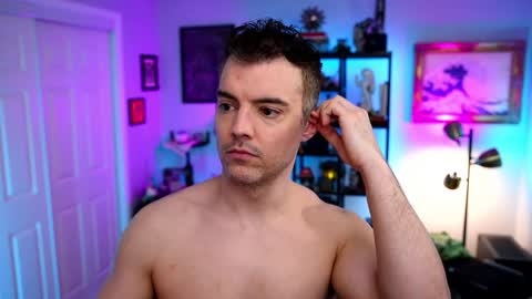 Max Hughes online show from 5, 4, 2026