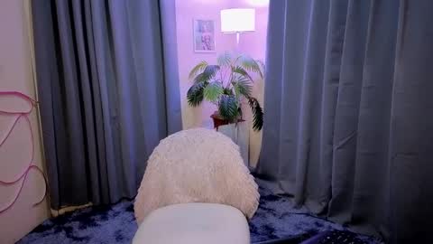 Snapshot of maxiebunny99 chatting on 12, 9, 2025 Reyn online show from 12, 9, 2025