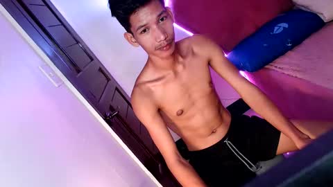 Snapshot of maxiebunny99 chatting on 9, 10, 2025 Reyn online show from 9, 10, 2025