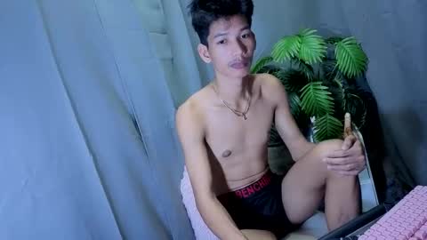 Snapshot of maxiebunny99 chatting on 16, 10, 2025 Reyn online show from 16, 10, 2025