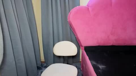 Snapshot of maxiebunny99 chatting on 7, 11, 2025 Reyn online show from 7, 11, 2025