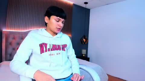 Snapshot of maxii18_ chatting on 13, 10, 2025 -- -- online show from 13, 10, 2025