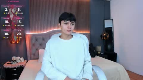 Snapshot of maxii18_ chatting on 24, 10, 2025 -- -- online show from 24, 10, 2025