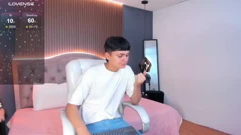 Snapshot of maxii18_ chatting on 7, 11, 2025 -- -- online show from 7, 11, 2025