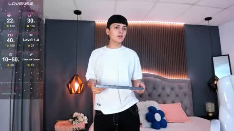 Snapshot of maxii18_ chatting on 14, 11, 2025 -- -- online show from 14, 11, 2025