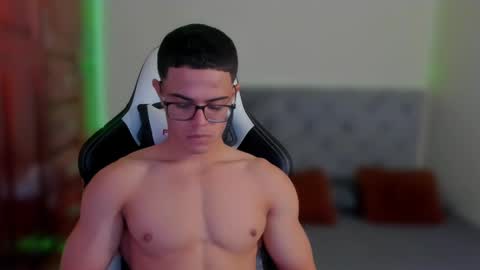 Snapshot of maxiimus__ chatting on 3, 1, 2025 Maximus online show from 3, 1, 2025