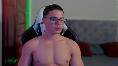 Snapshot of maxiimus__ chatting on 4, 1, 2025 Maximus online show from 4, 1, 2025