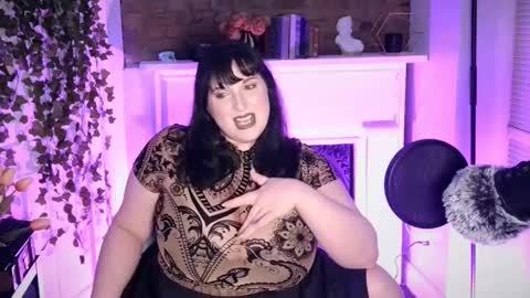 Maxi Marilith online show from 24, 9, 2025